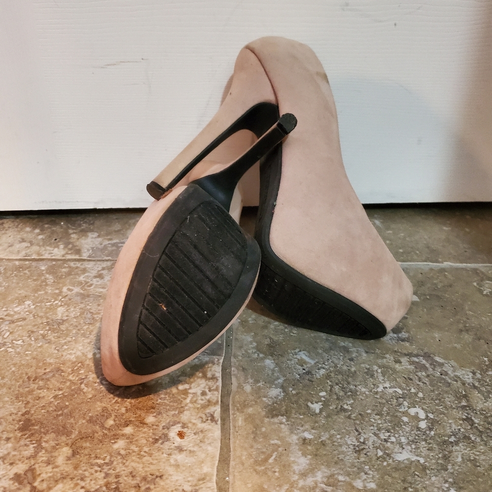 Heels - Picture 4 of 4